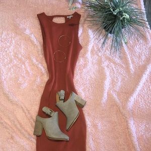 Taupe slingback boots !